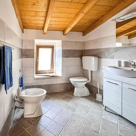Favisi Bed & Breakfast Sagama