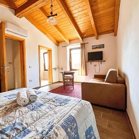 Favisi Bed & Breakfast 3*